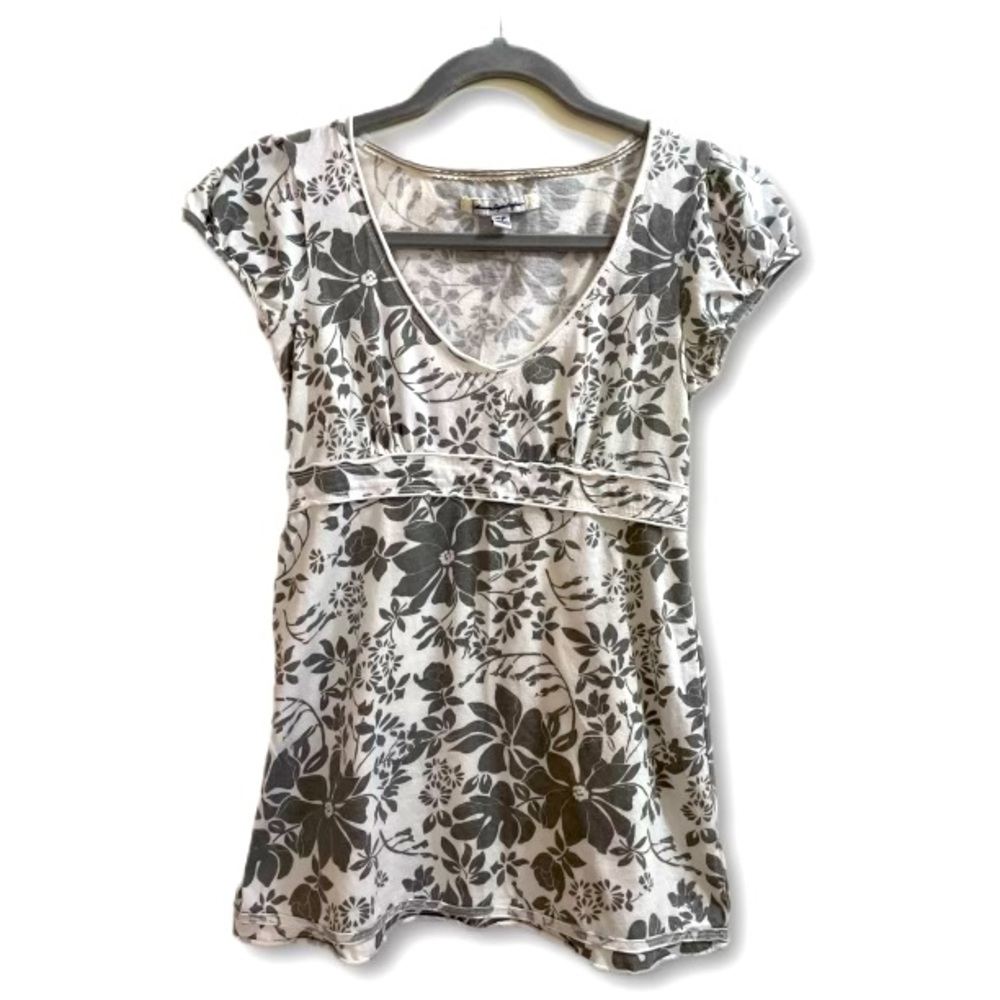 American Eagle Outfitters women’s small floral cap sleeve tee